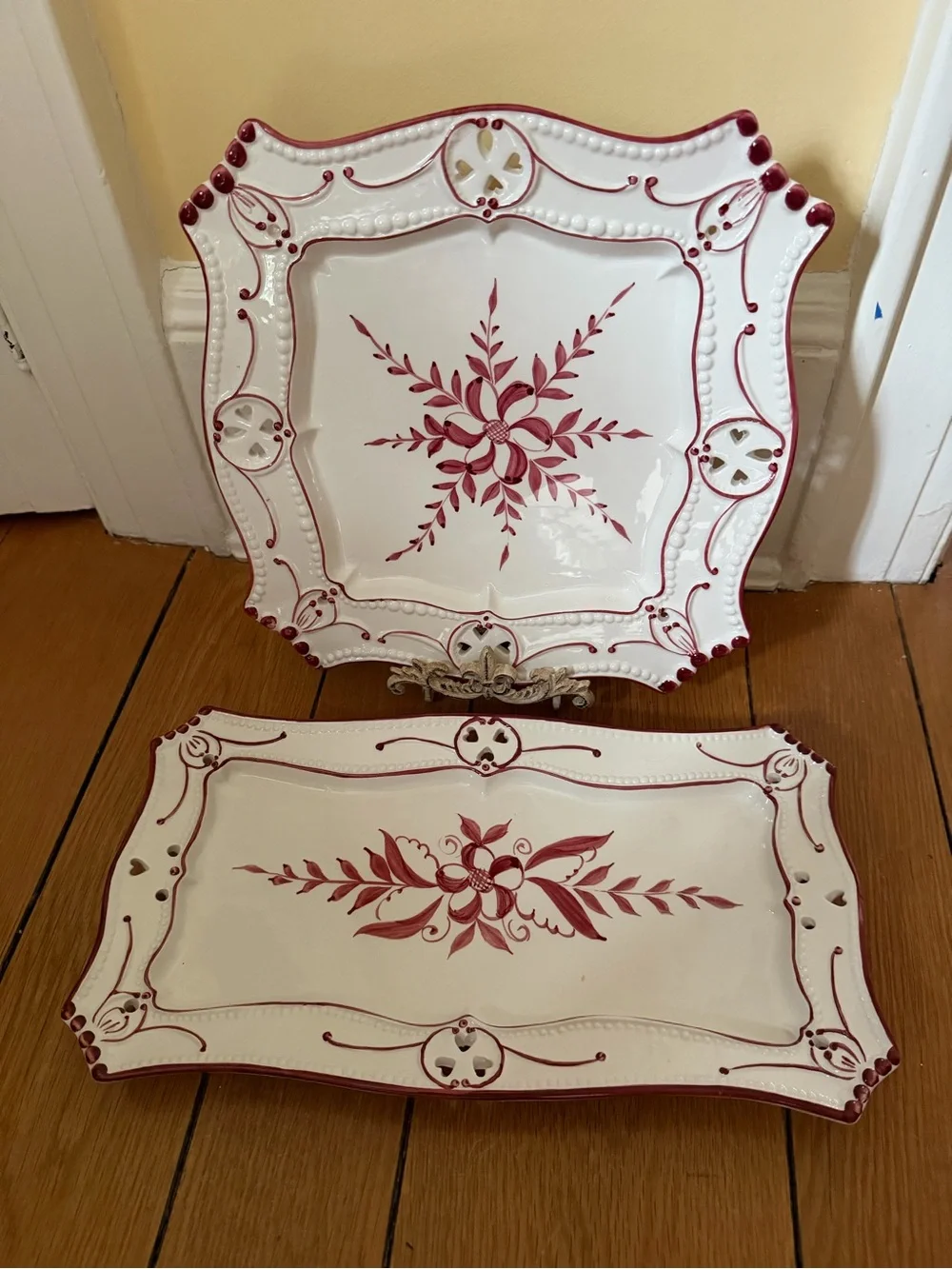 Vintage handpainted ceramic plate and platter. Set of 2